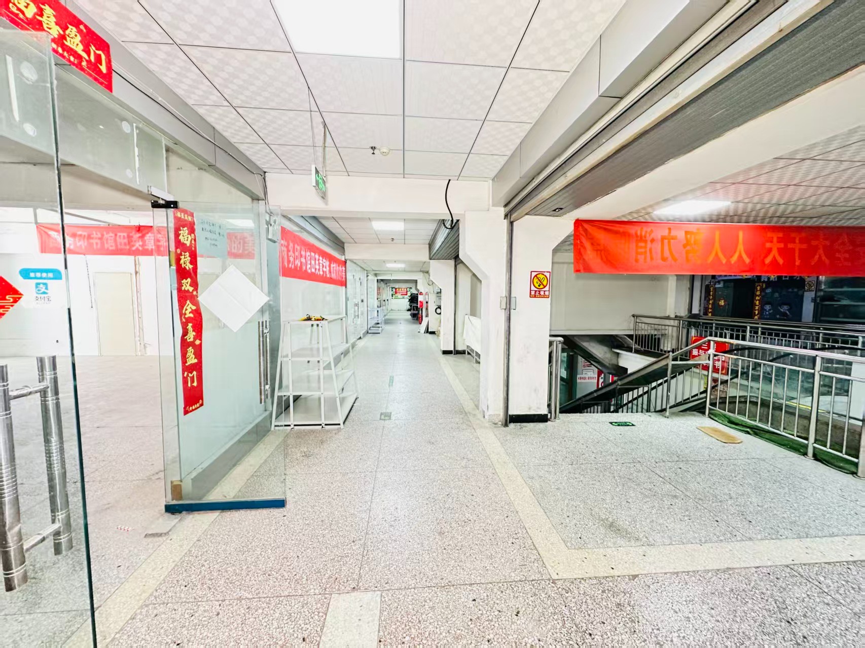 中部电商港引入人工智能技术应用场景，推动AI与商业、零售、电商、企业服务等领域融合发展。